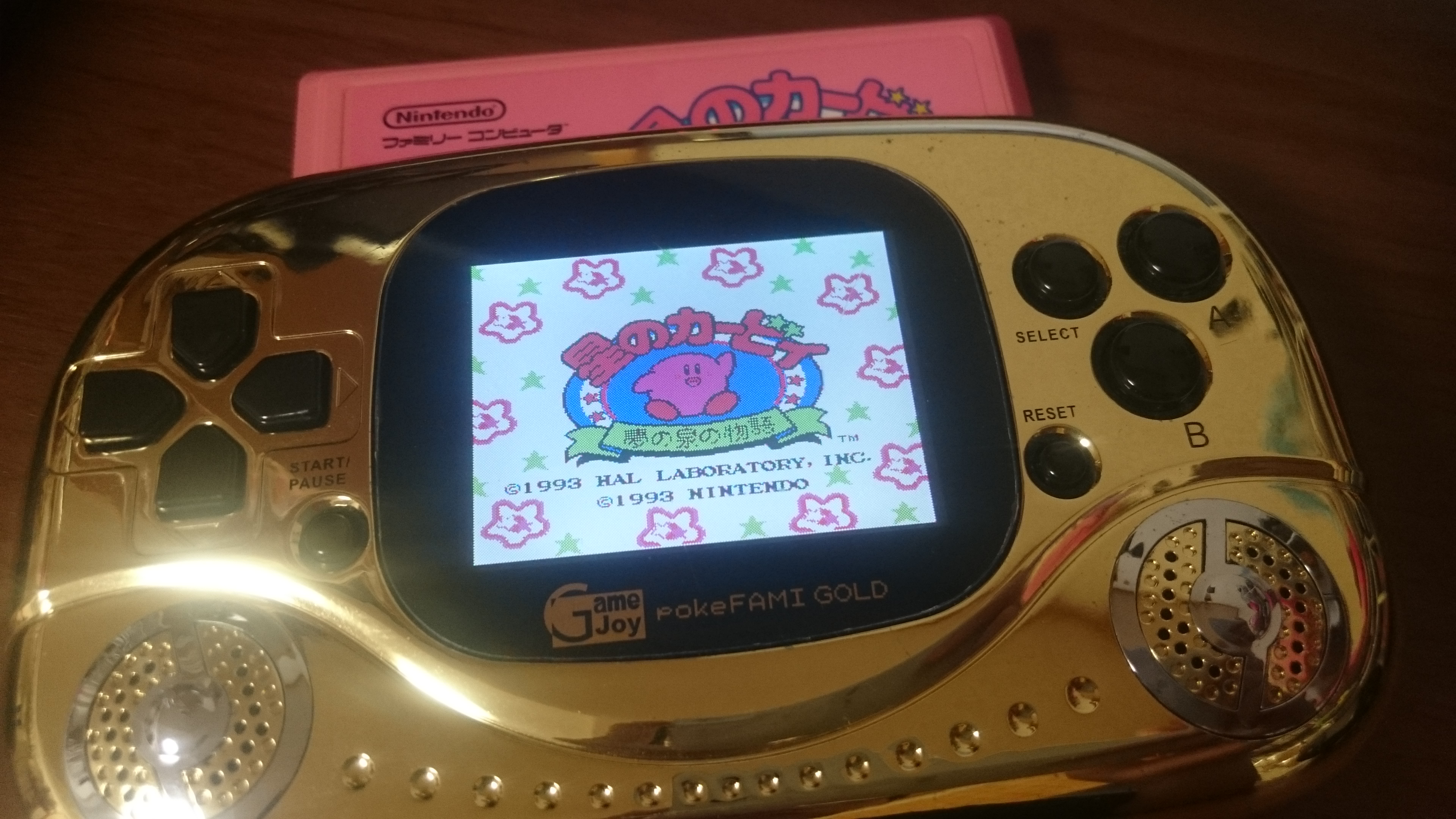 Pokefami Gold というファミコン互換機をご存知ですか 見た目や使用感をご紹介 ねこどんの寝言